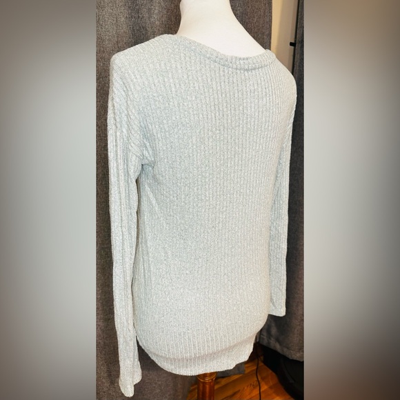 American Eagle Outfitters V-Neck Ribbed Long Sleeve Top - Light Gray - Picture 9 of 11